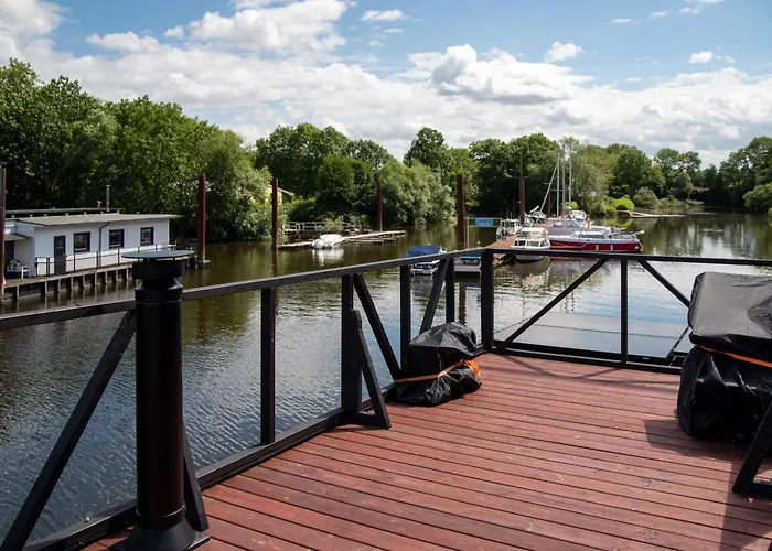 Tiny-hausboot Likedeeler Mit Dachterasse Und Kamin Botel *