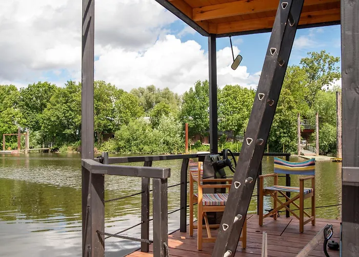 Tiny-hausboot Likedeeler Mit Dachterasse Und Kamin Botel